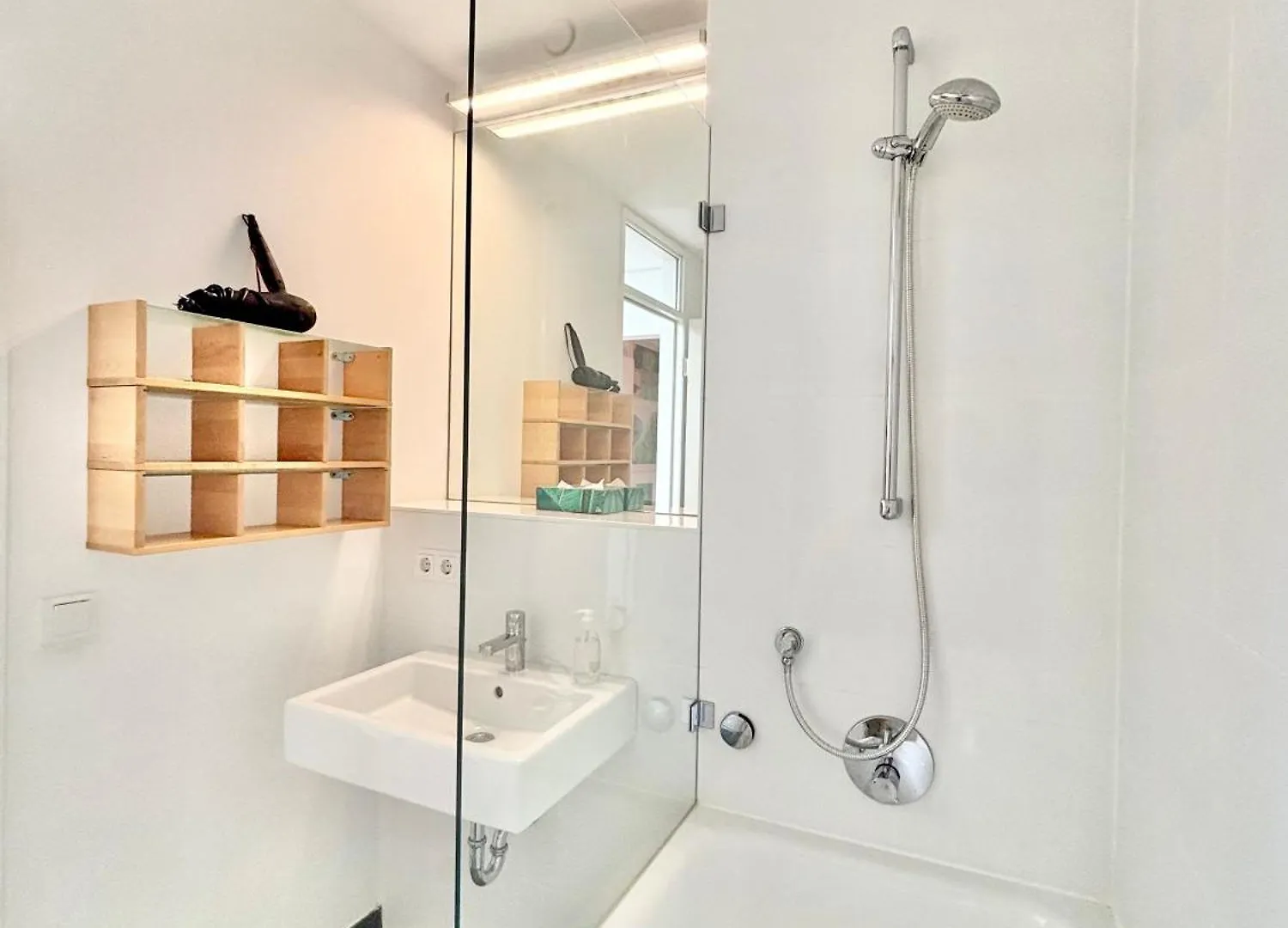 Snug Stays Design Haus Mit Terrasse, Naehe Muenchen & Starnberger See Starnberg